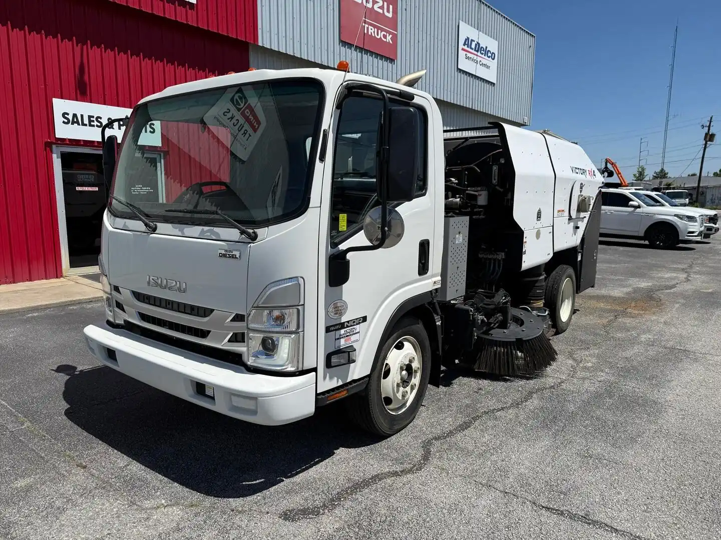 2022 Isuzu NQR's photo