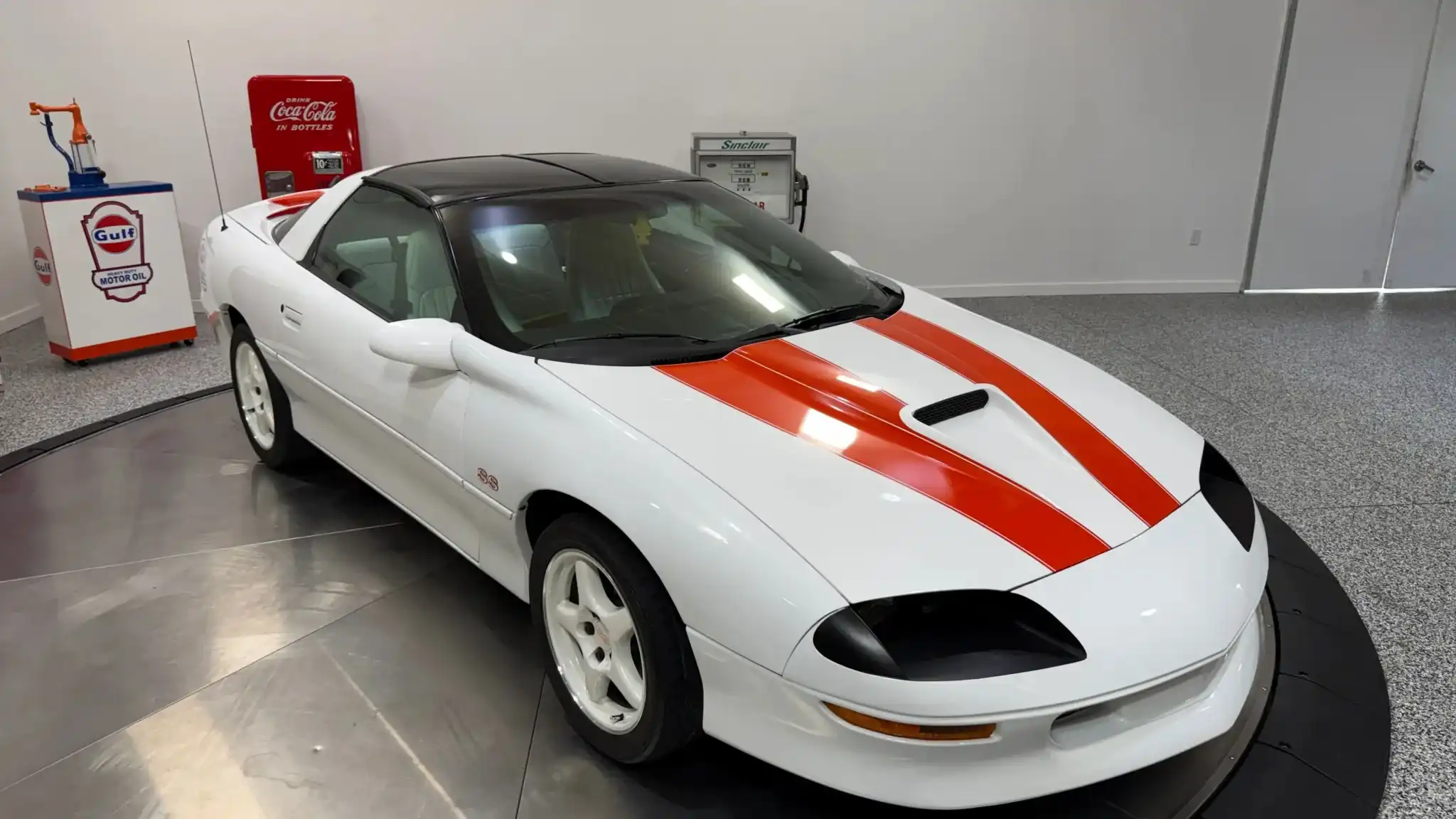 1997 Chevrolet Camaro's photo