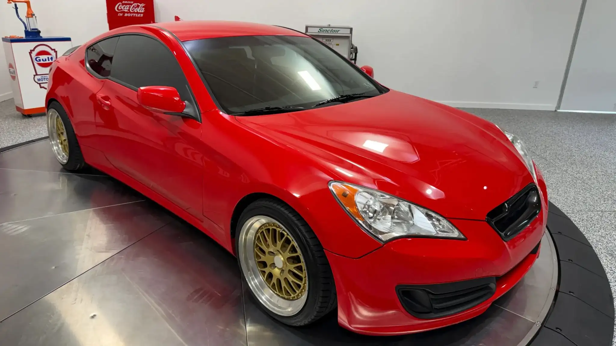 2010 Hyundai Genesis Coupe 2.0T R-Spec's photo