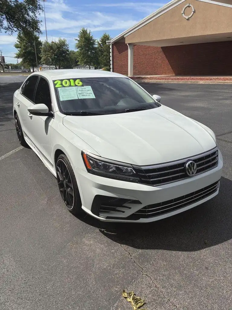 2016 Volkswagen Passat 1.8T R-Line Auto PZEV's photo
