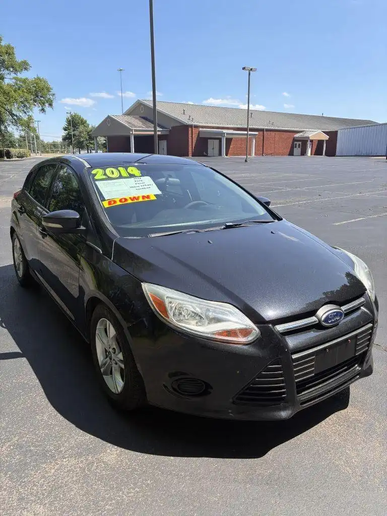 2014 Ford Focus 5 Door Hatch SE's photo