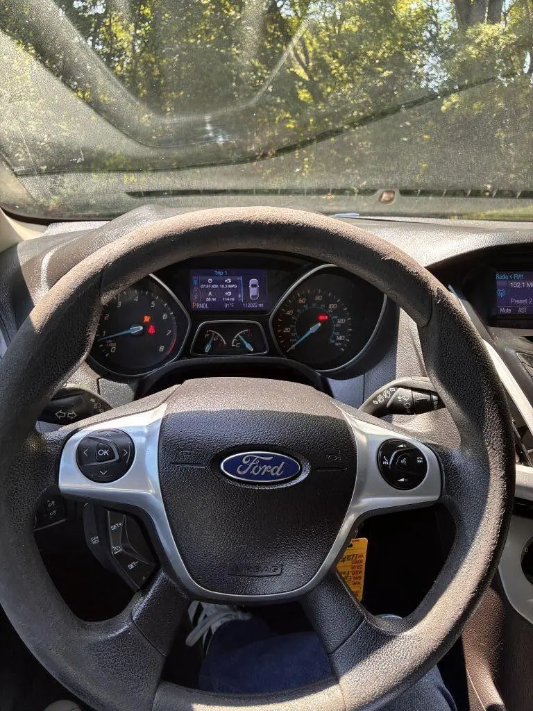 2014 Ford Focus SE Hatchback 5-Door photo 5