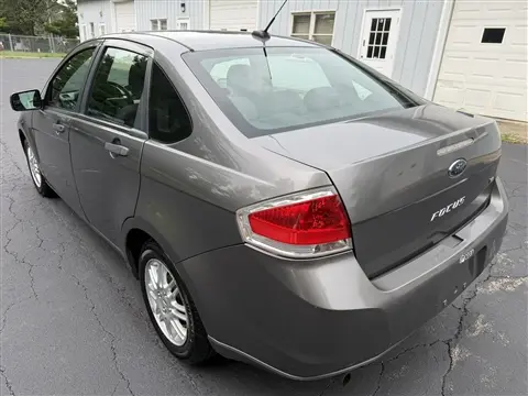 2011 Ford Focus SE photo 3