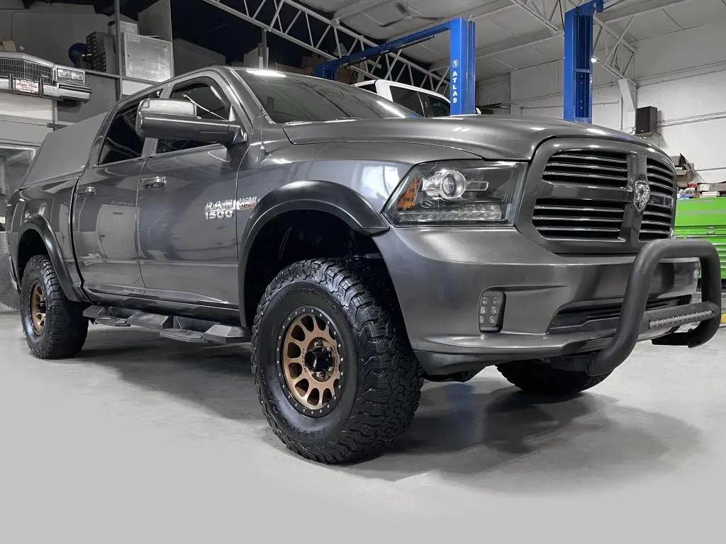 2017 RAM 1500 Sport Crew Cab 4x4 5'7" Box photo 3