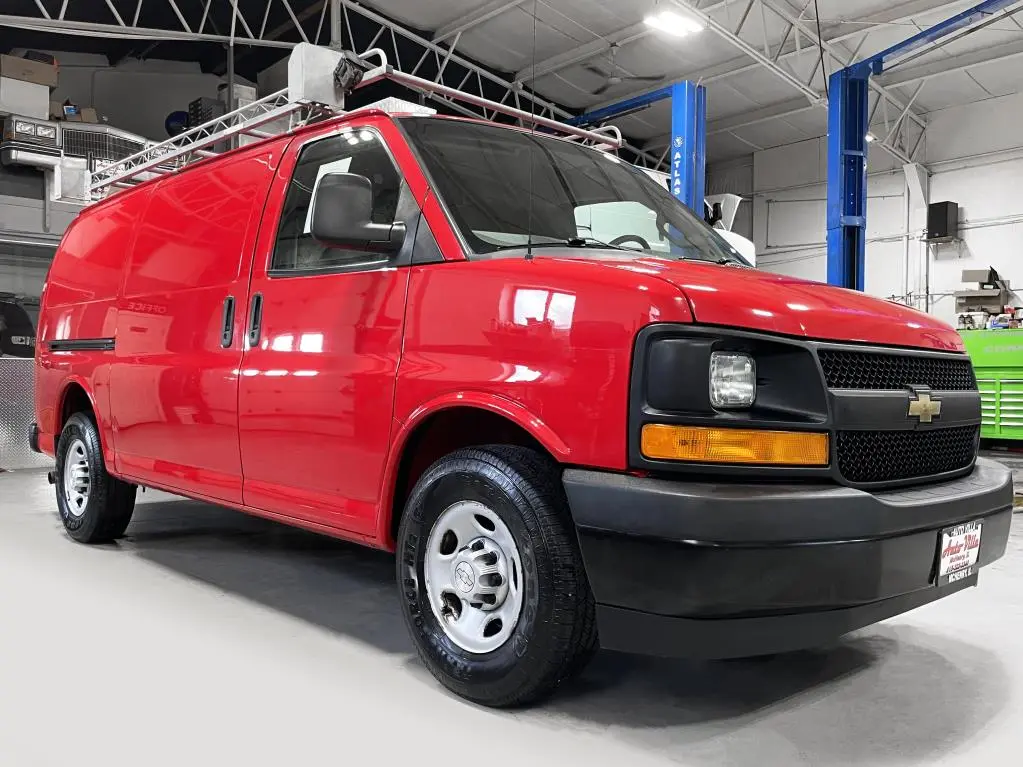 2017 Chevrolet Express 2500 Work Van HD photo 3