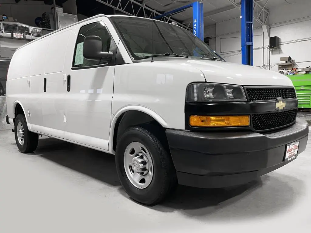 2019 Chevrolet Express Work Van HD 2500 photo 3