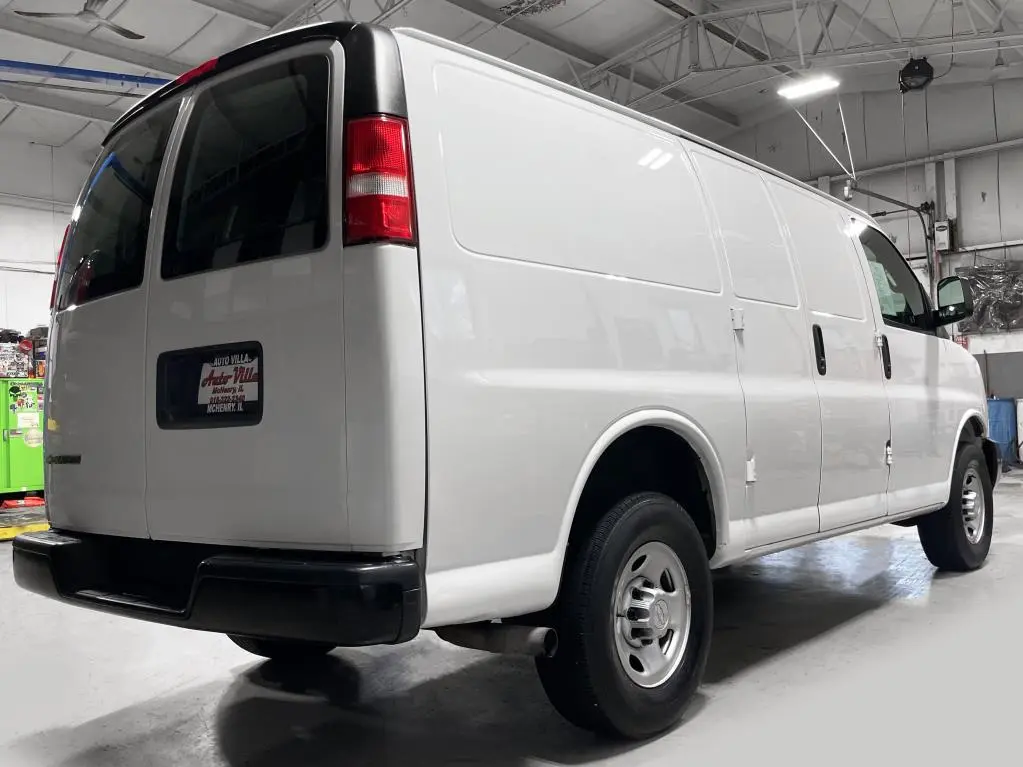 2019 Chevrolet Express Work Van HD 2500 photo 4