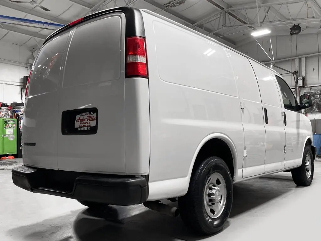 2017 Chevrolet Express Work Van HD 3500 photo 4