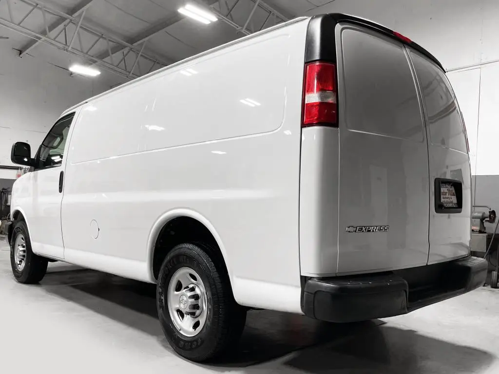 2017 Chevrolet Express Work Van HD 3500 photo 5