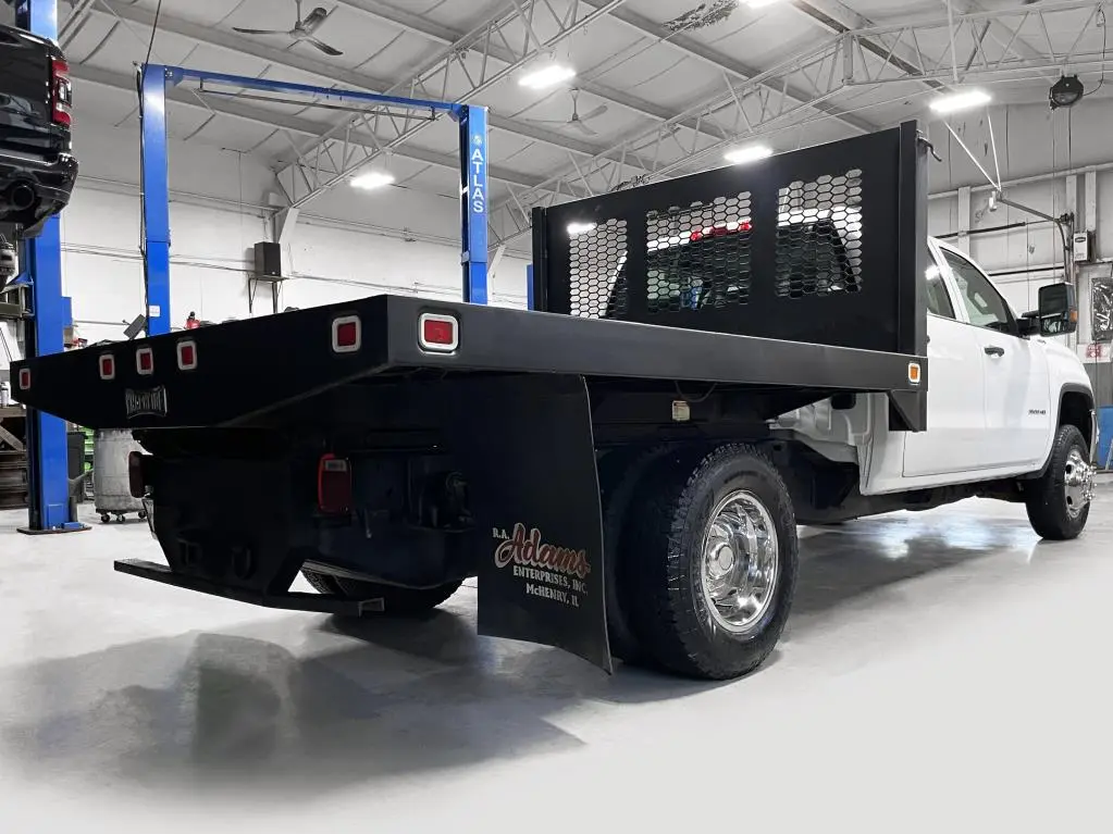 2018 GMC Sierra 4WD Crew Cab Chassis photo 4