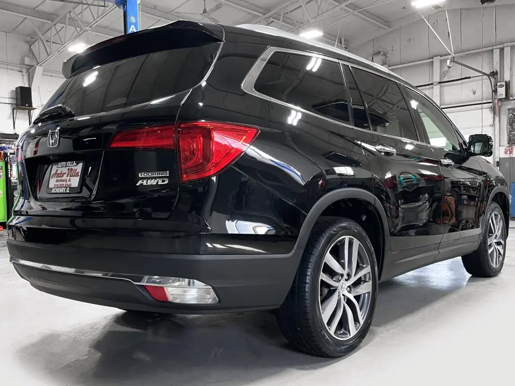2017 Honda Pilot Touring 4WD photo 3