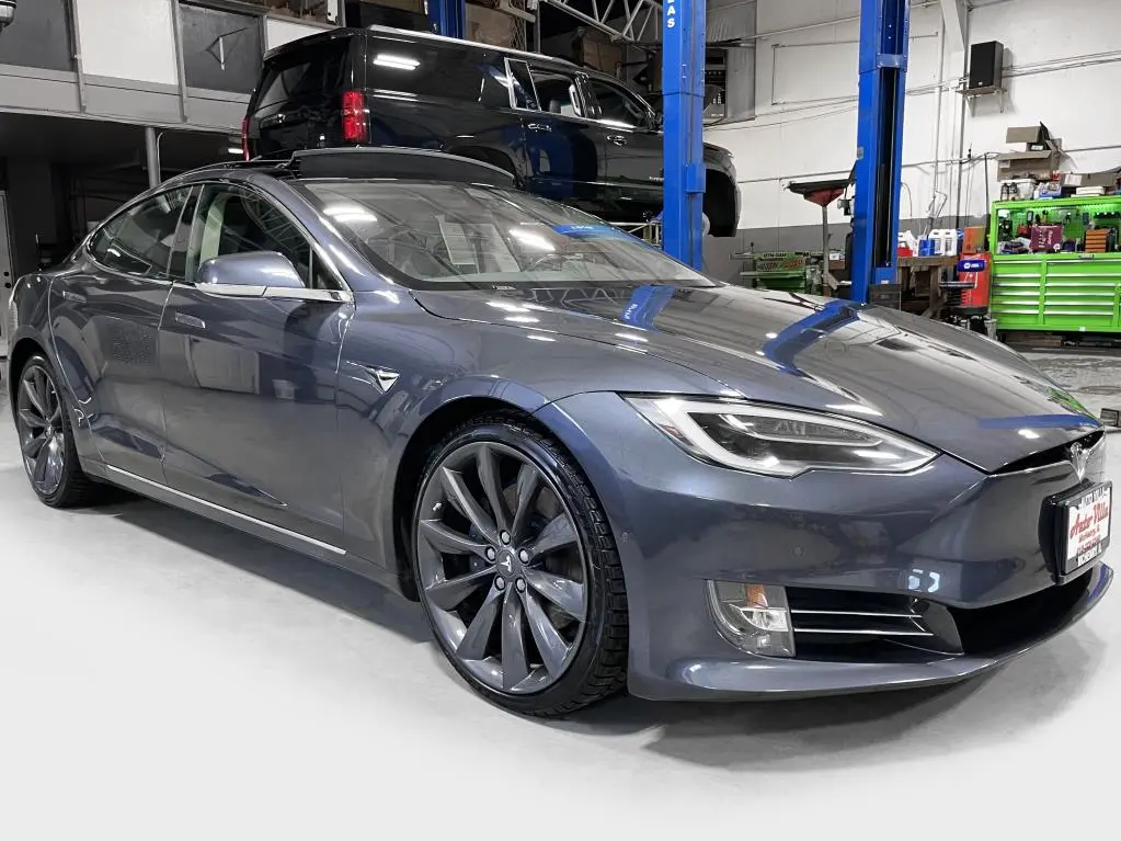 2016 Tesla Model S undefined photo 3