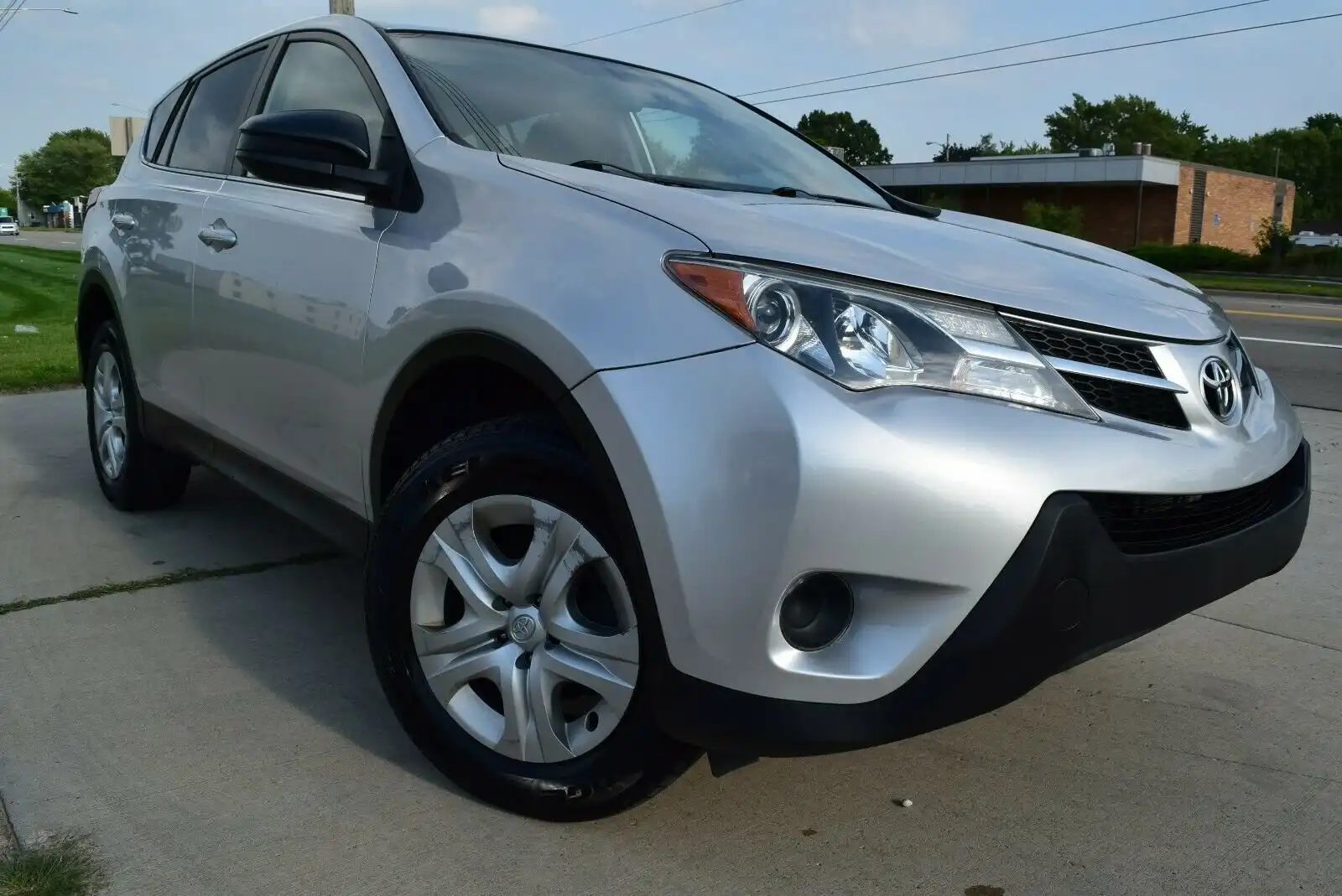 2015 Toyota RAV4 LE AWD's photo