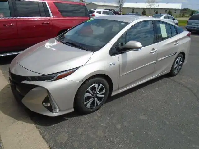 2017 Toyota Prius Prime Advanced's photo