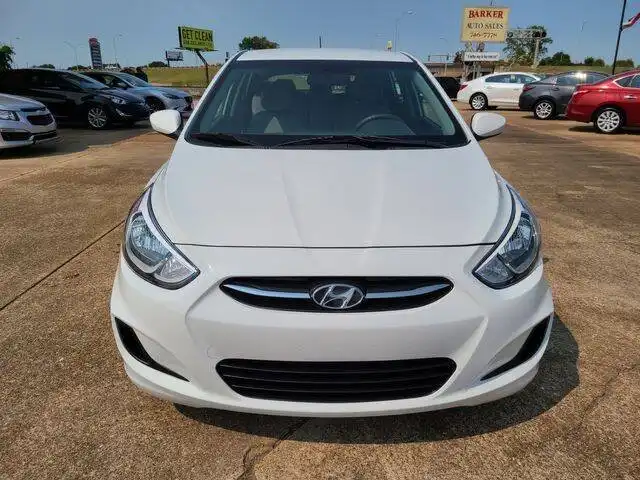 2017 Hyundai Accent SE 5-Door 6-Speed Automatic's photo