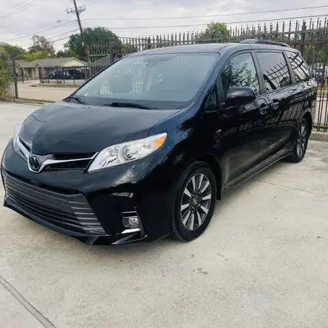 2019 Toyota Sienna XLE Premium V6 AWD 7-Passenger's photo