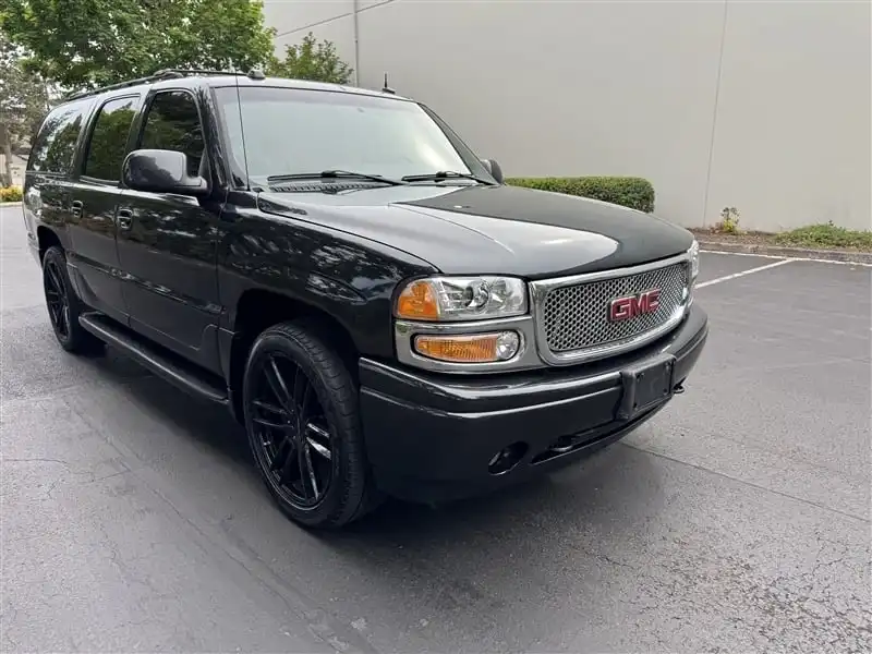 2004 GMC Yukon Denali's photo