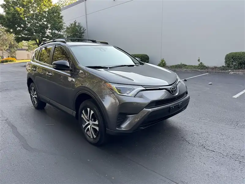 2017 Toyota RAV4 LE AWD's photo