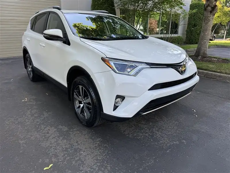 2017 Toyota RAV4 XLE AWD's photo