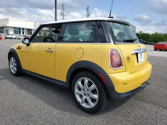 2009 MINI Cooper Base photo 3