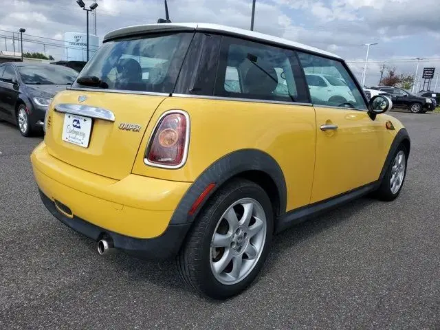 2009 MINI Cooper Base photo 4