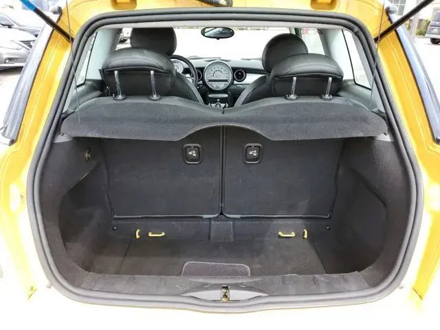 2009 MINI Cooper Base photo 5