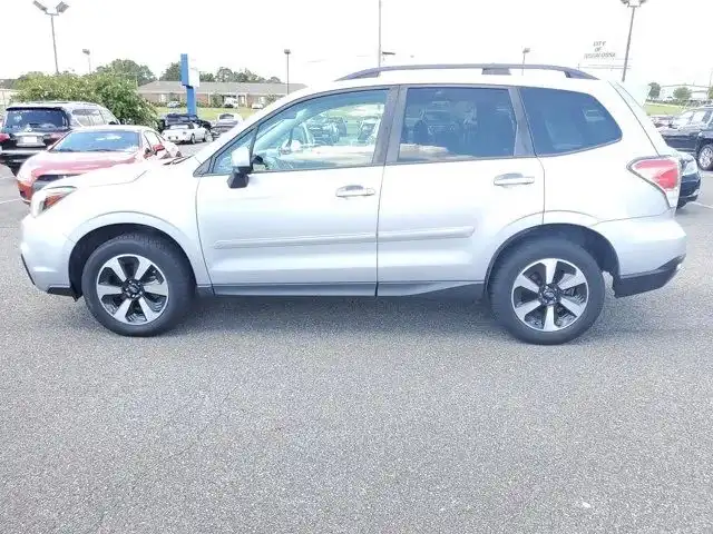 2017 Subaru Forester 2.5i Premium CVT's photo