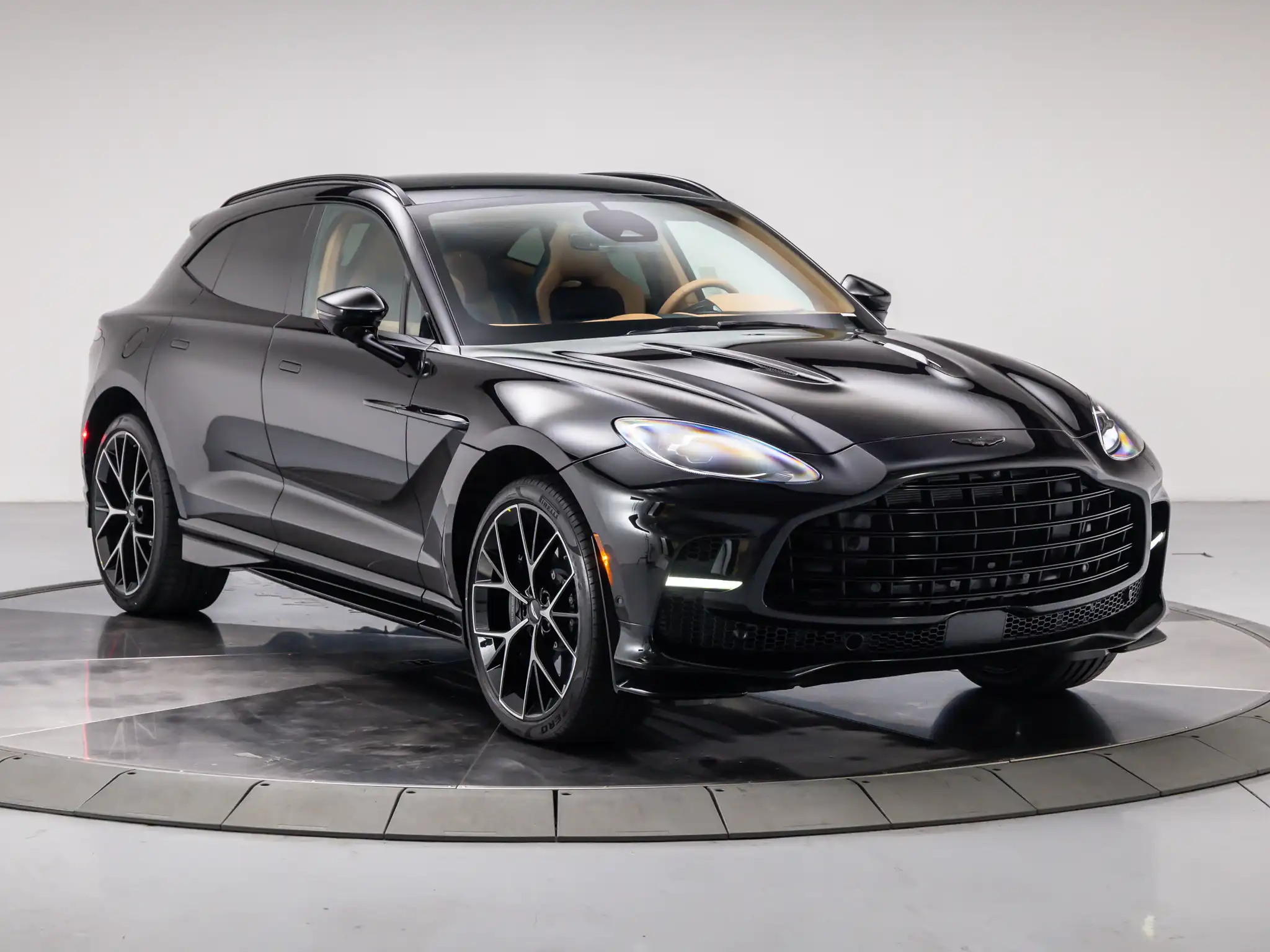 2026 Aston Martin DBX 4.0 V8 707 AWD's photo