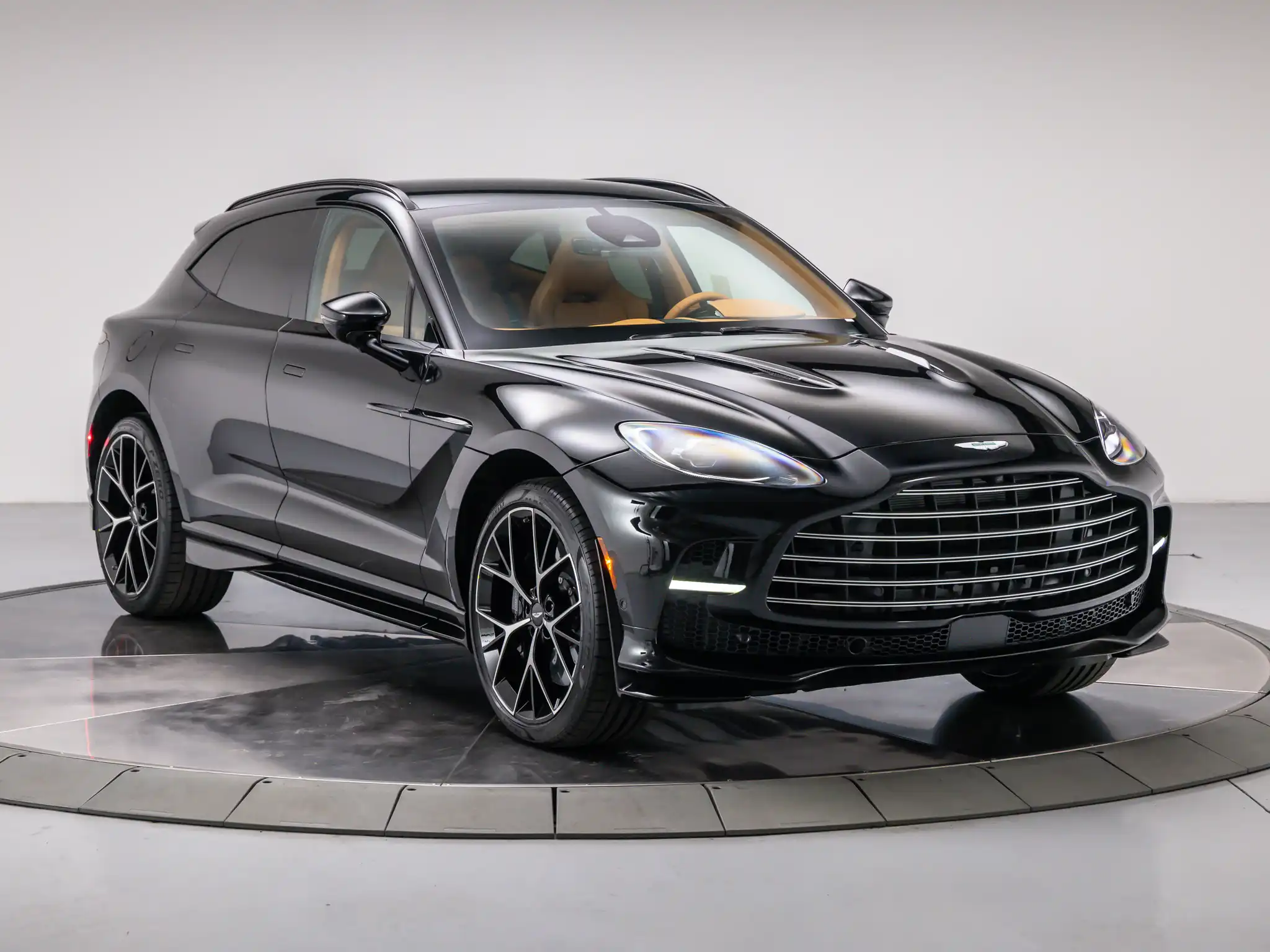 2026 Aston Martin DBX 4.0 V8 707 AWD's photo