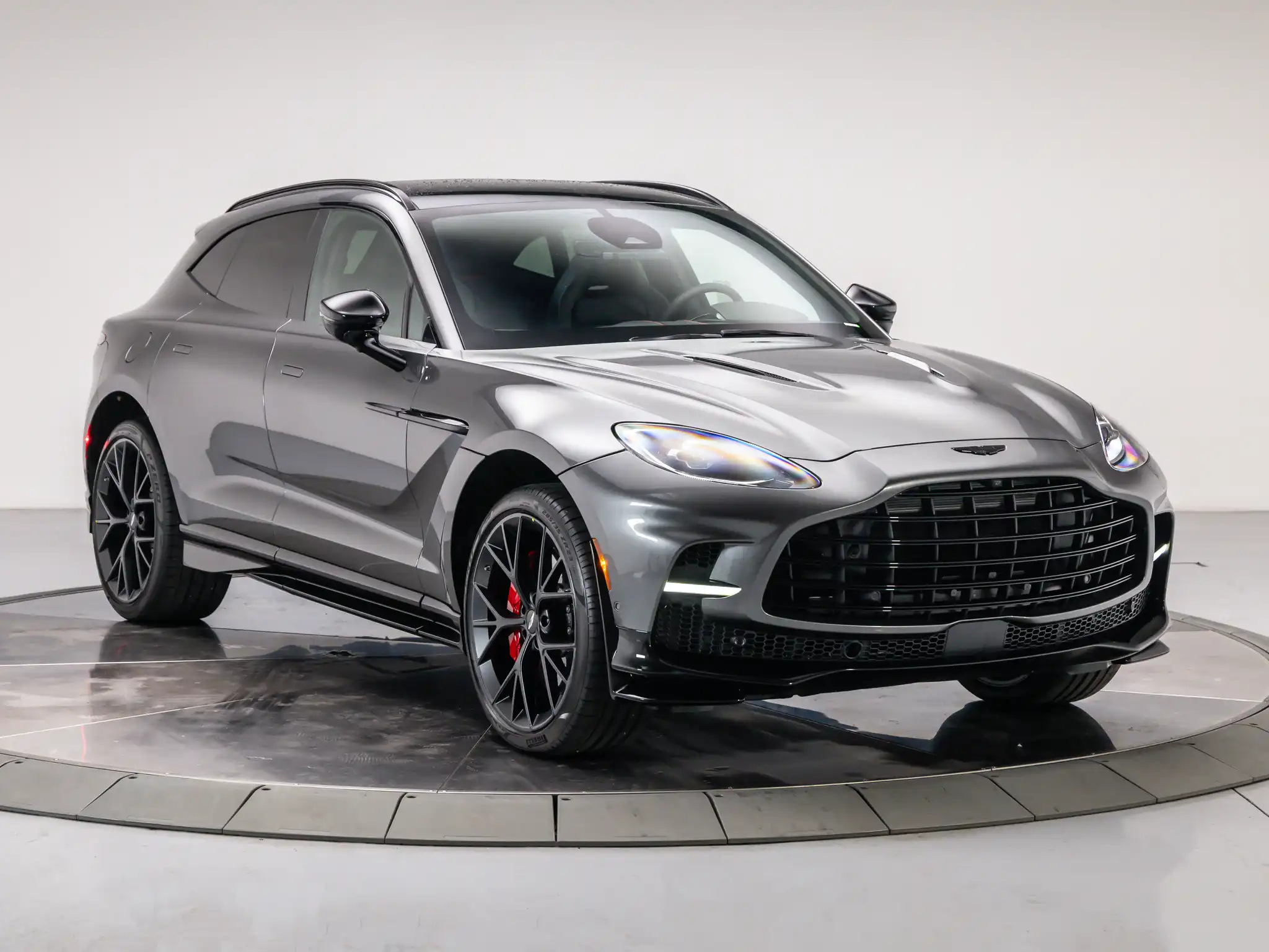 2026 Aston Martin DBX 4.0 V8 707 AWD's photo