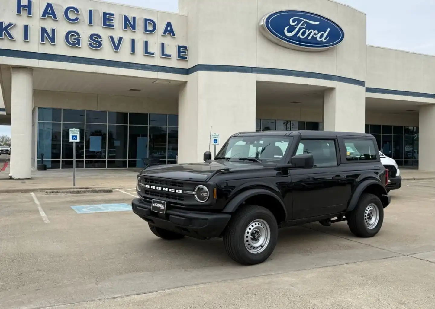 2025 Ford Bronco Base 4WD's photo
