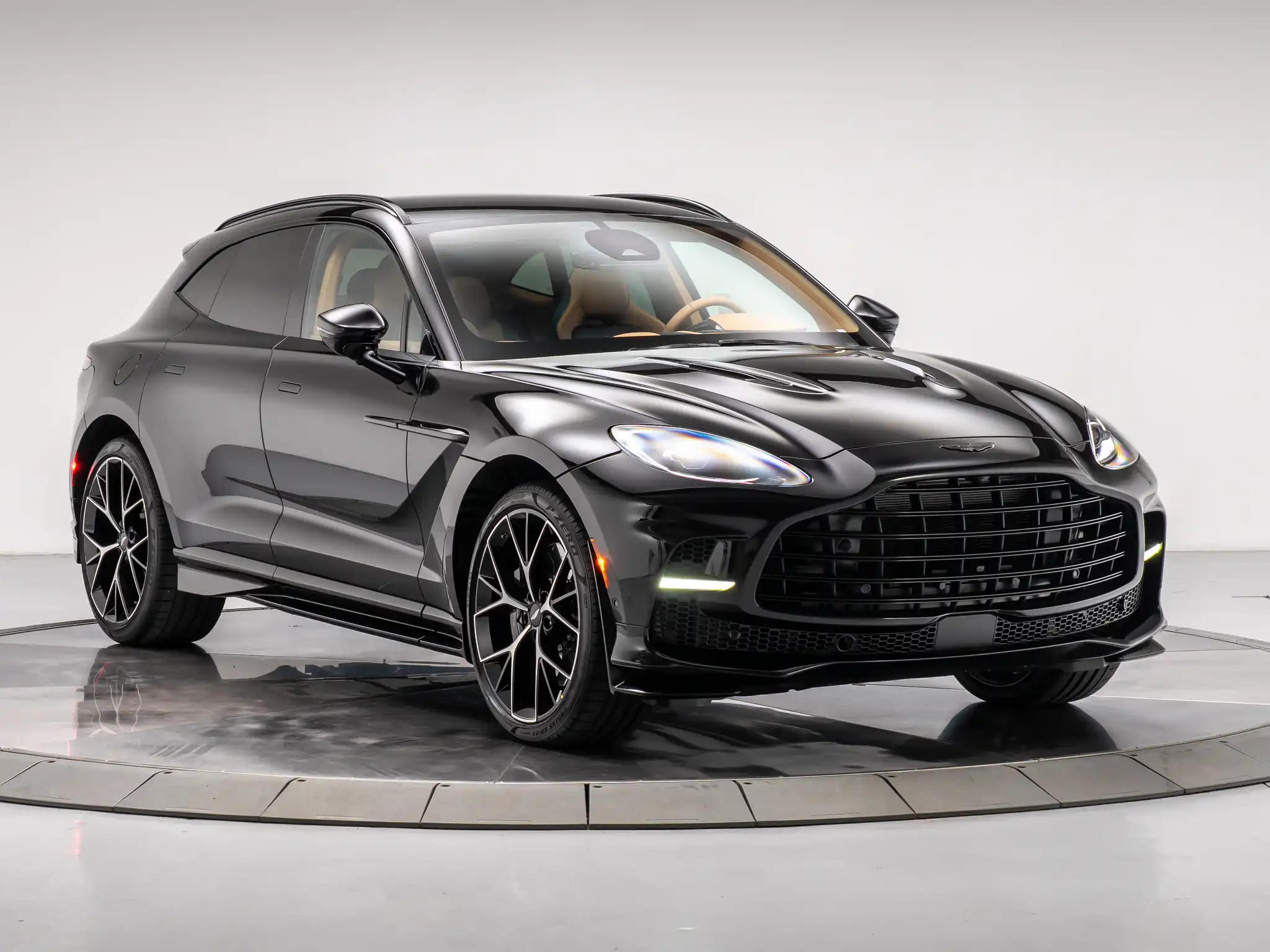 2026 Aston Martin DBX 4.0 V8 707 AWD's photo