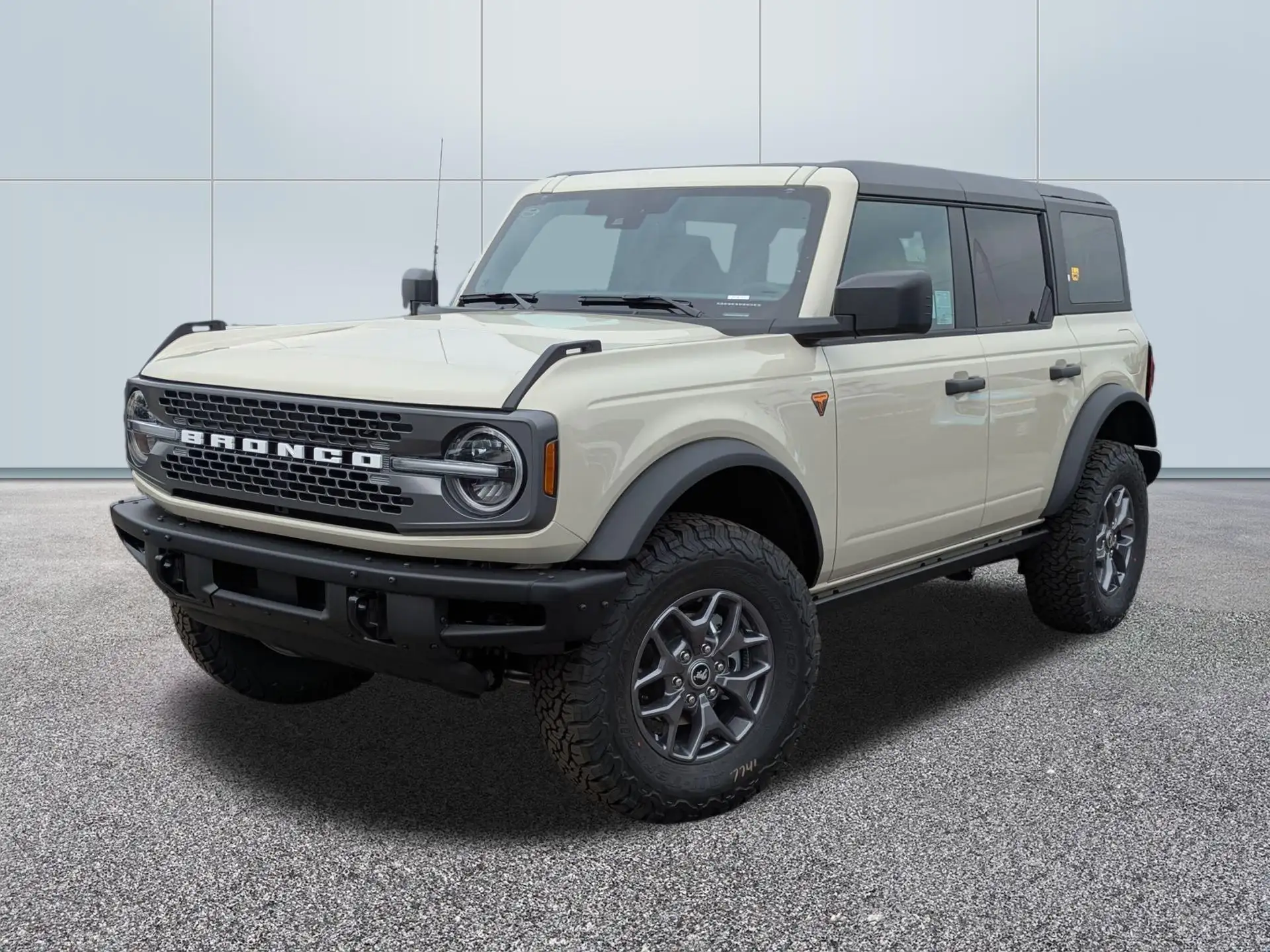 2025 Ford Bronco Badlands 4WD's photo
