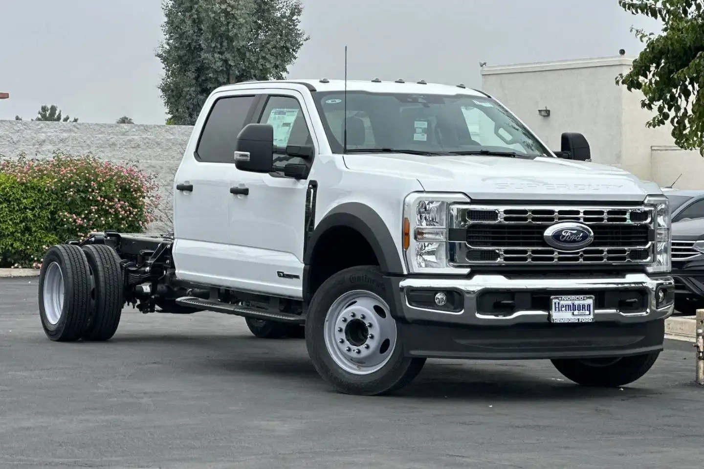 2025 Ford F-450 XL Crew Cab DRW 203 in's photo