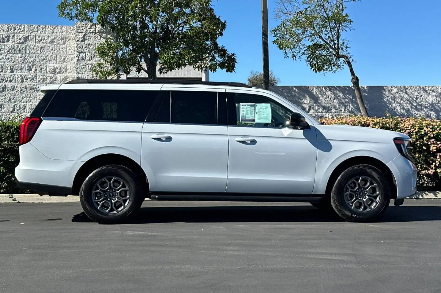 2025 Ford Expedition Active MAX 4x4 photo 3