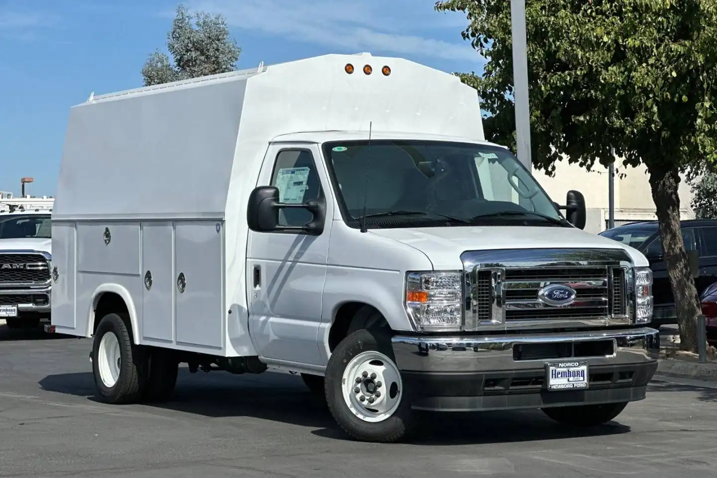 2025 Ford E-Series DRW E-350 Super Duty 138 in WB's photo