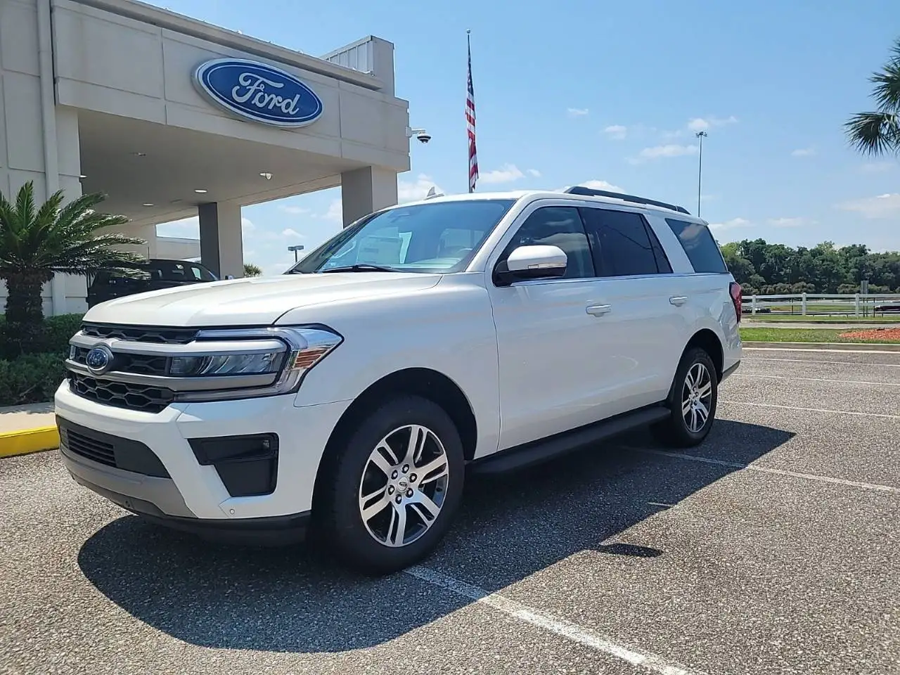 2024 Ford Expedition XLT photo 1