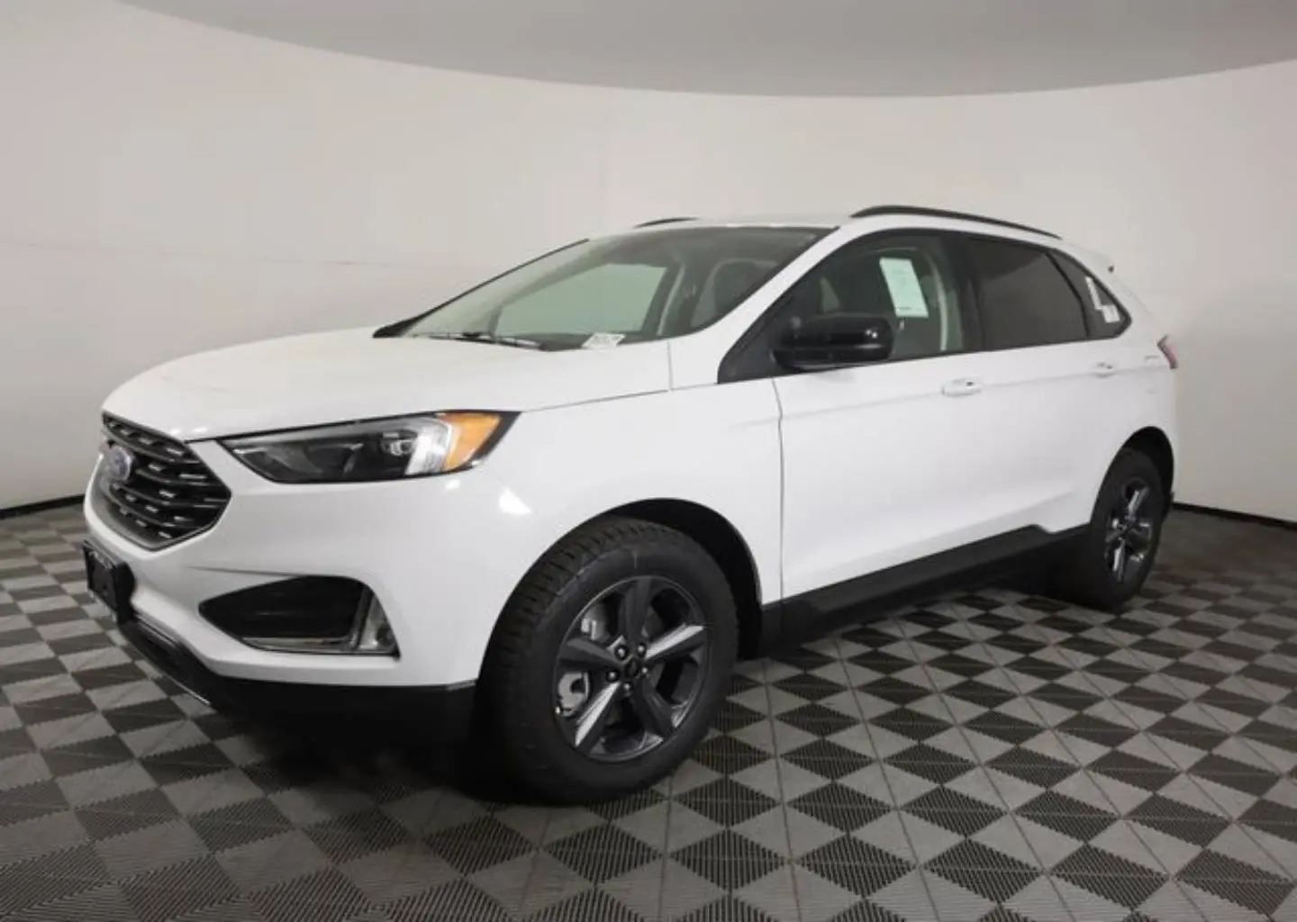 2024 Ford Edge SEL AWD photo 3