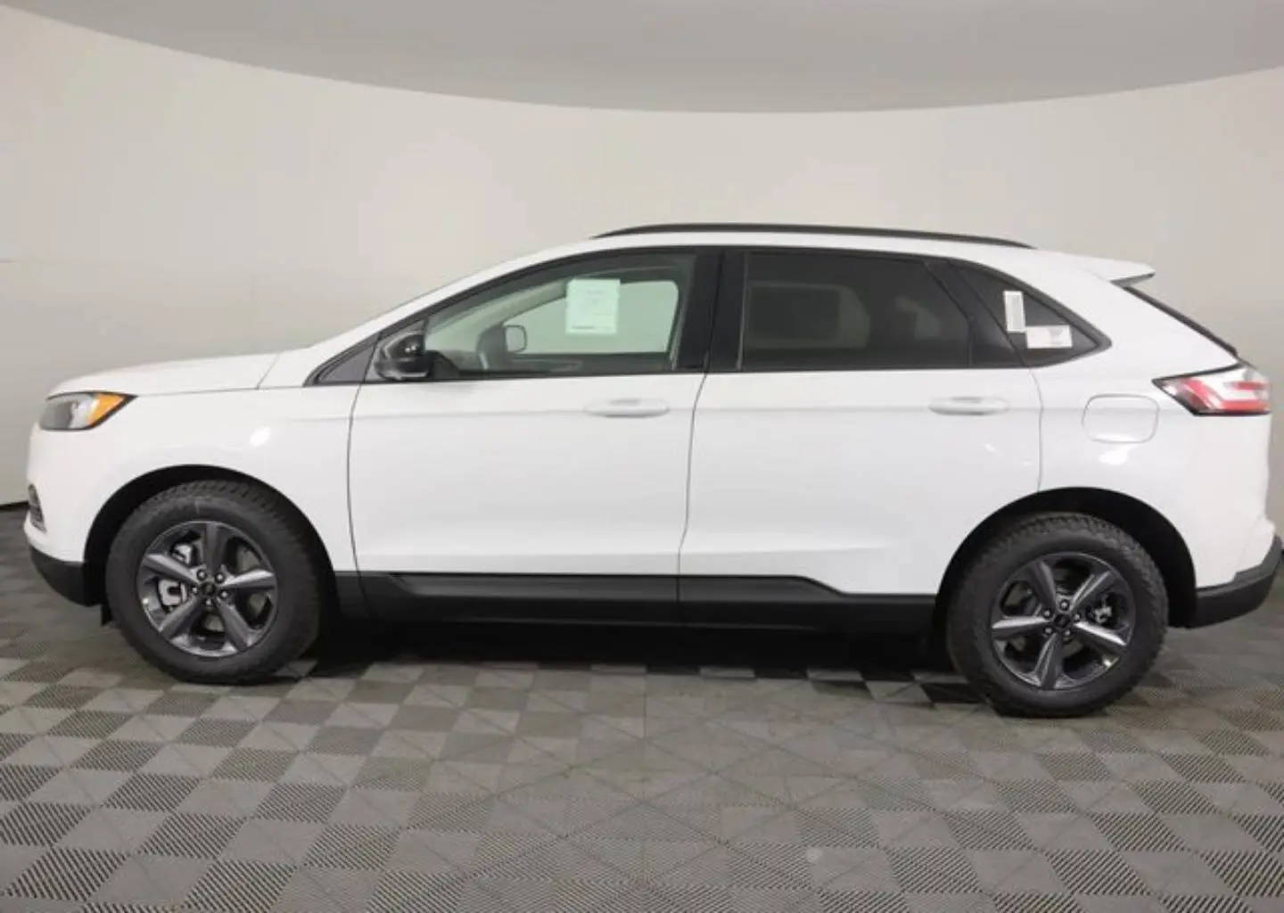 2024 Ford Edge SEL AWD photo 4