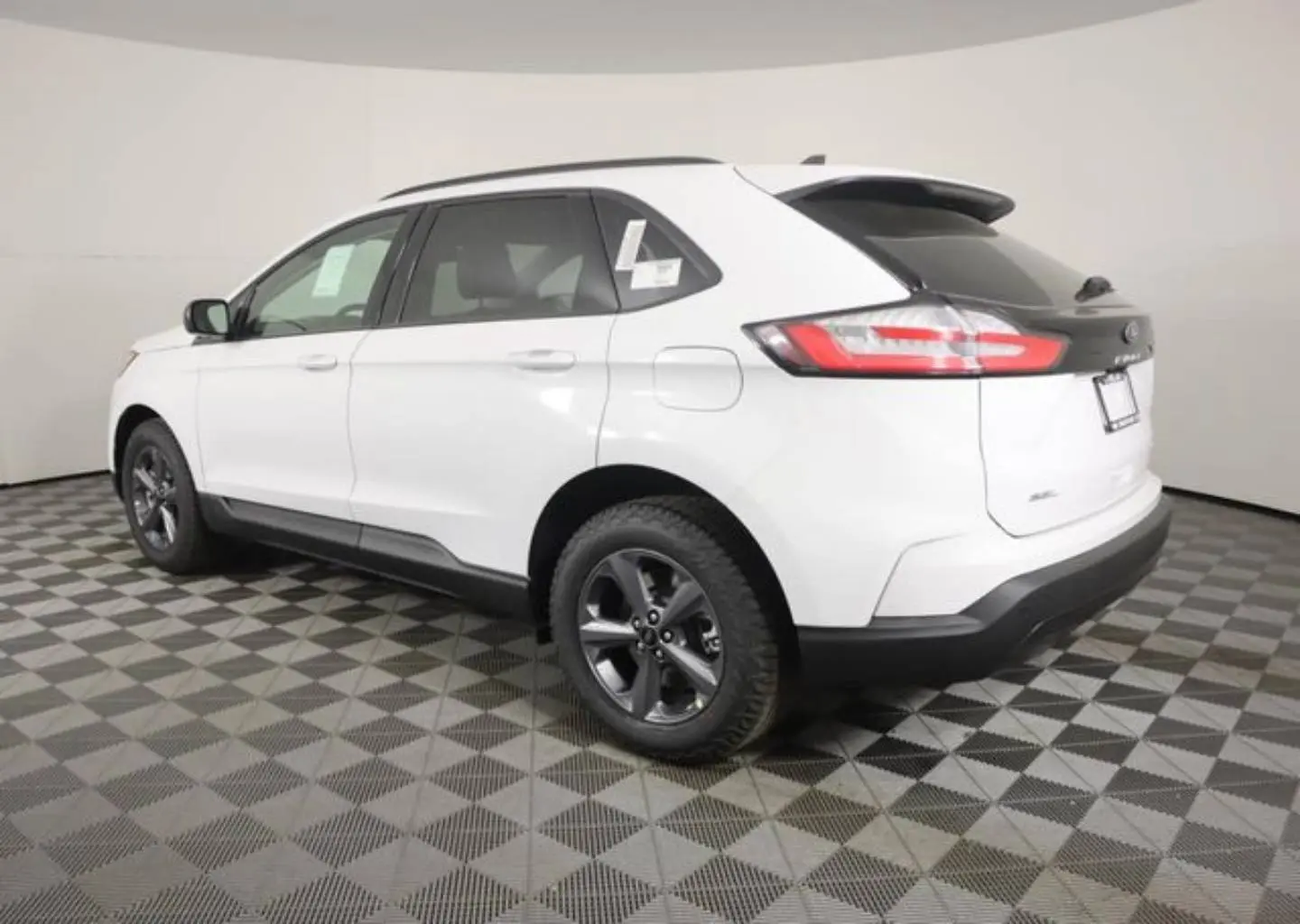 2024 Ford Edge SEL AWD photo 5