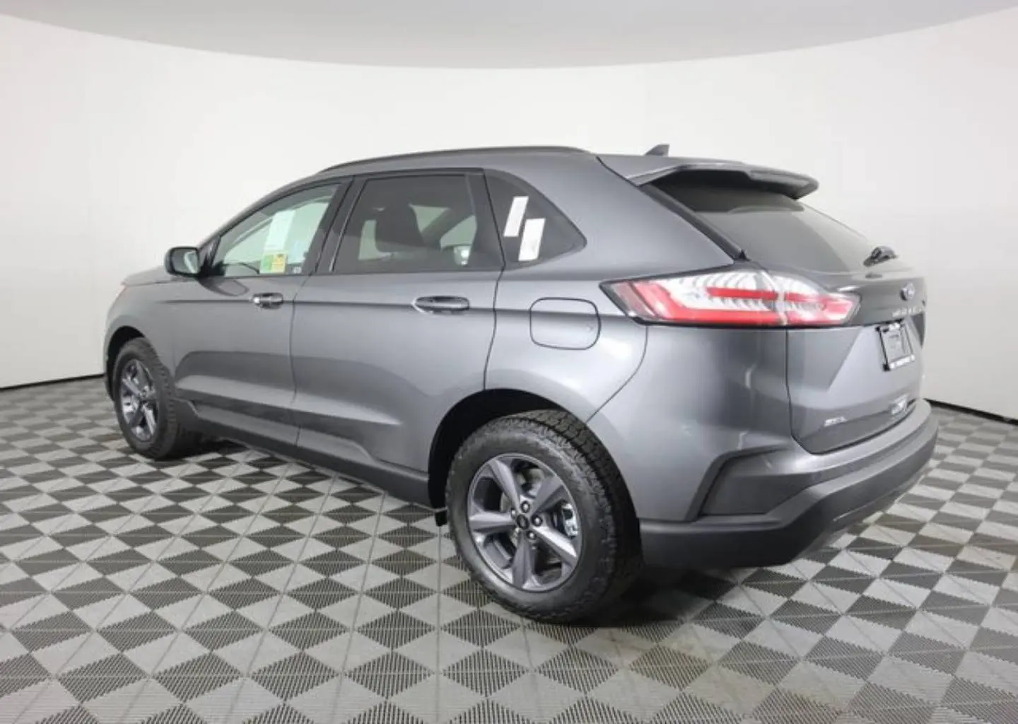 2024 Ford Edge SEL AWD photo 5