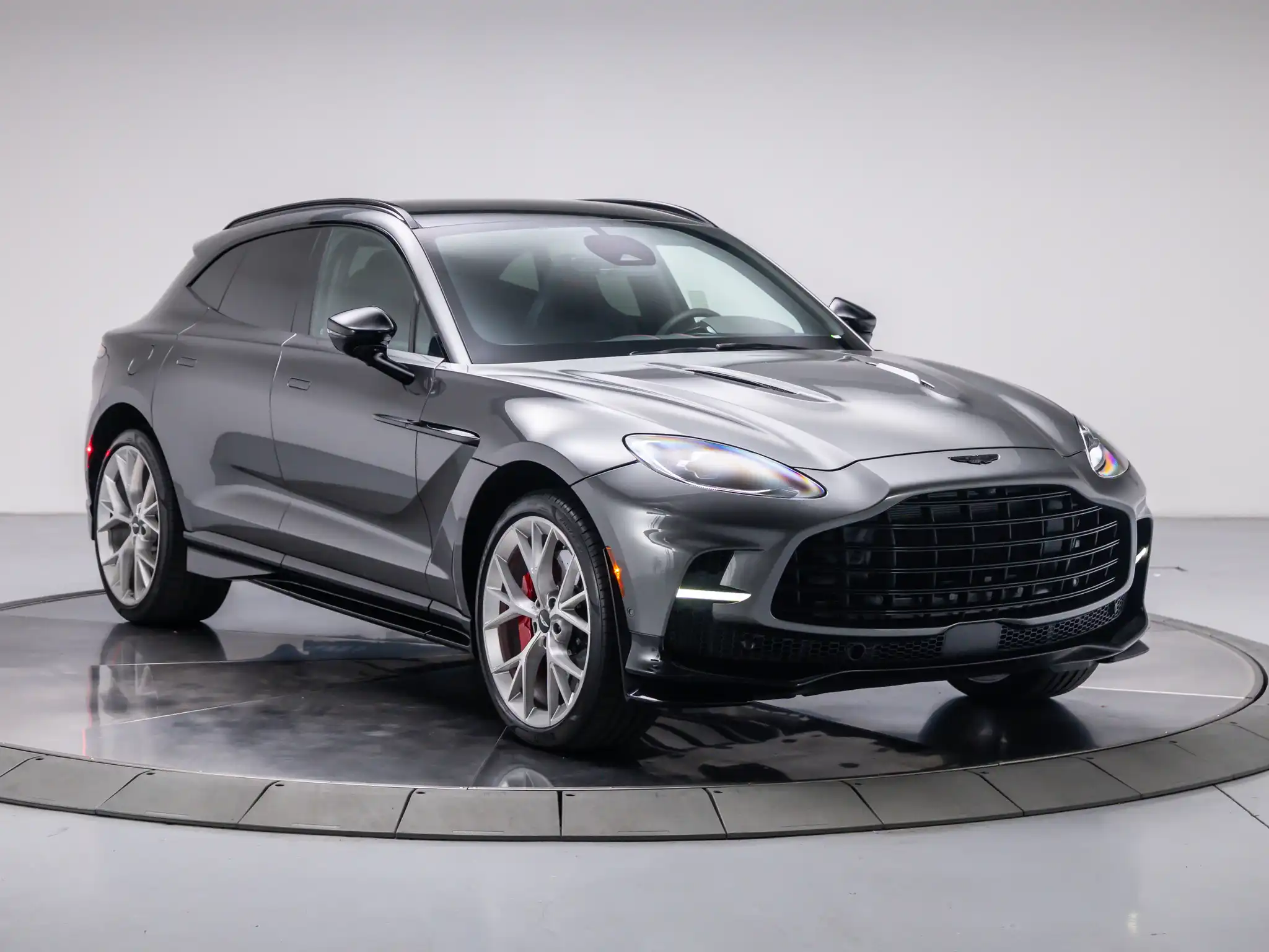 2026 Aston Martin DBX 4.0 V8 707 AWD's photo
