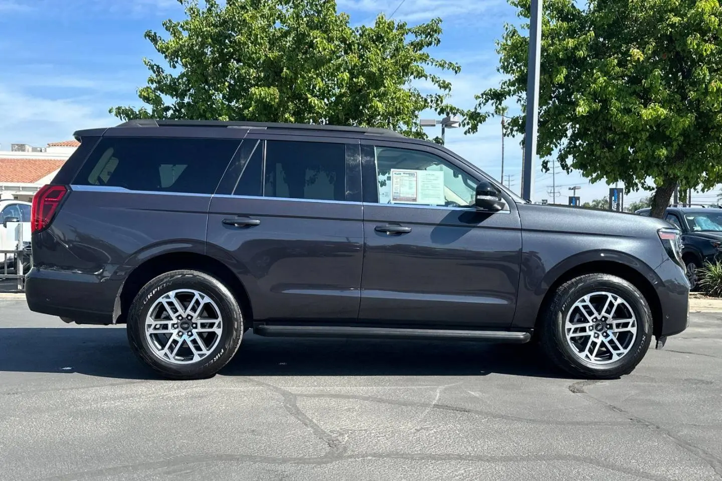 2025 Ford Expedition Active 4x4 photo 3