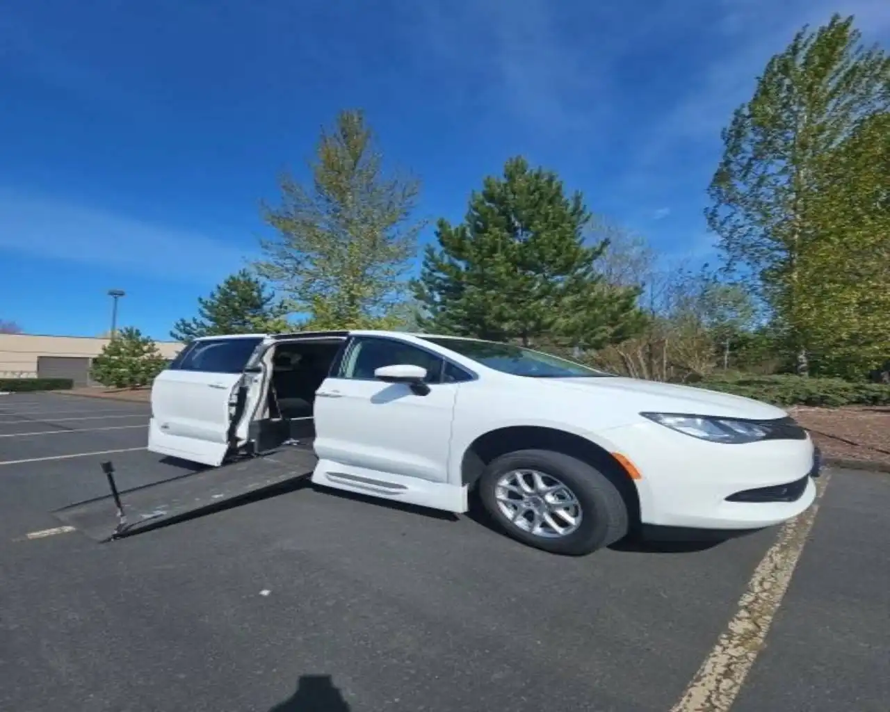 2022 Chrysler Voyager LX's photo