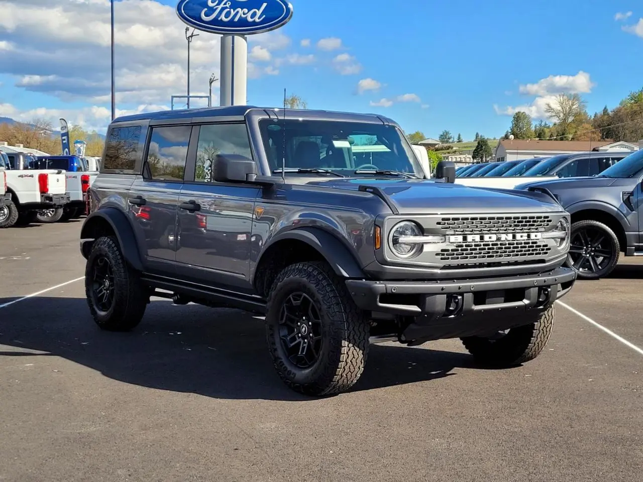 2026 Ford Bronco Badlands 4x4 photo 3