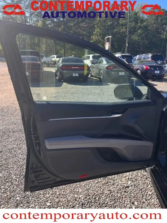 2022 Toyota Camry SE's photo