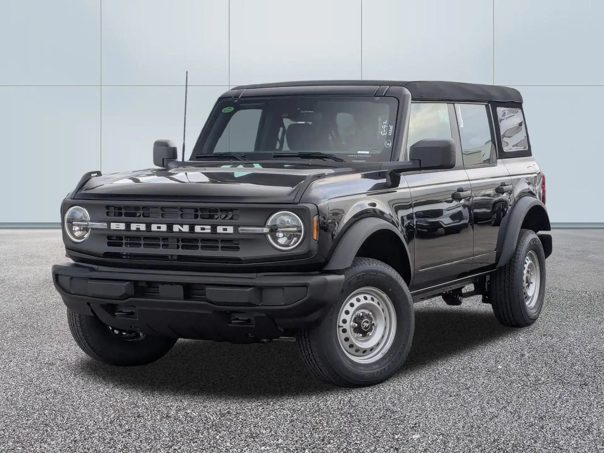 2025 Ford Bronco Base 4WD's photo