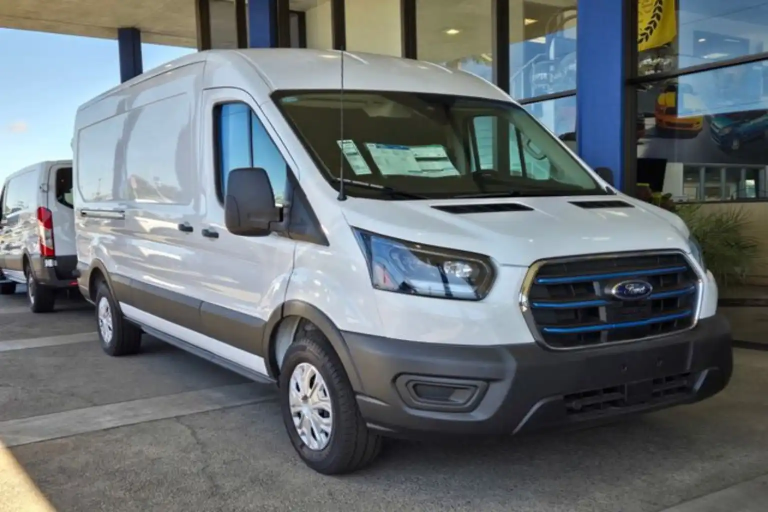 2024 Ford E-Transit BEV 350 Med Roof 148 WB's photo