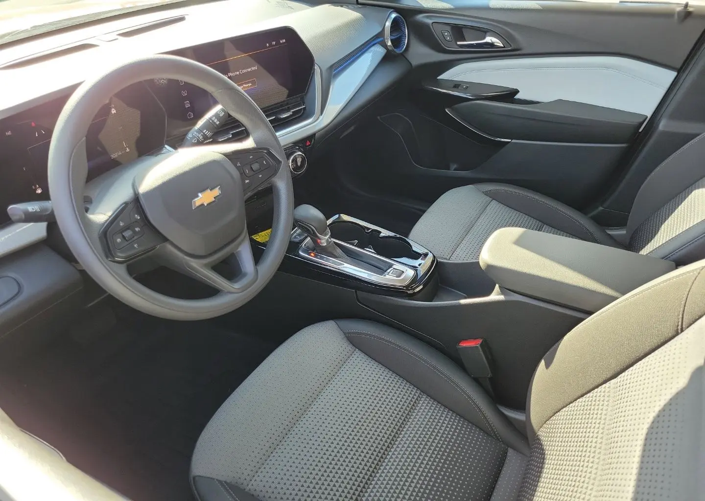 2024 Chevrolet Trax LT photo 3