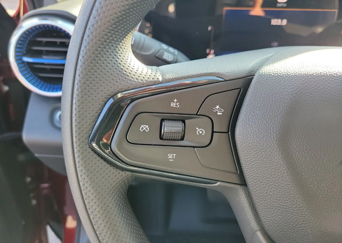 2024 Chevrolet Trax LT photo 5